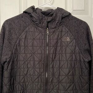The North Face boys large 14/16 black jacket